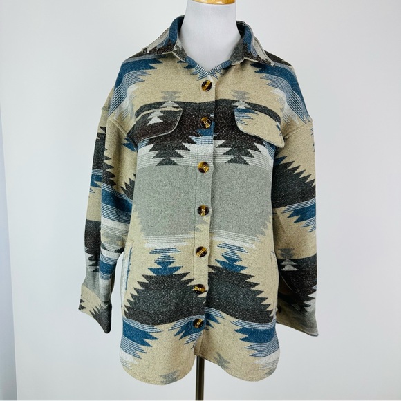 Jess Crum by Hazel and Olive Blue Tan Aztec Pattern Shacket Size Medium - Picture 2 of 8